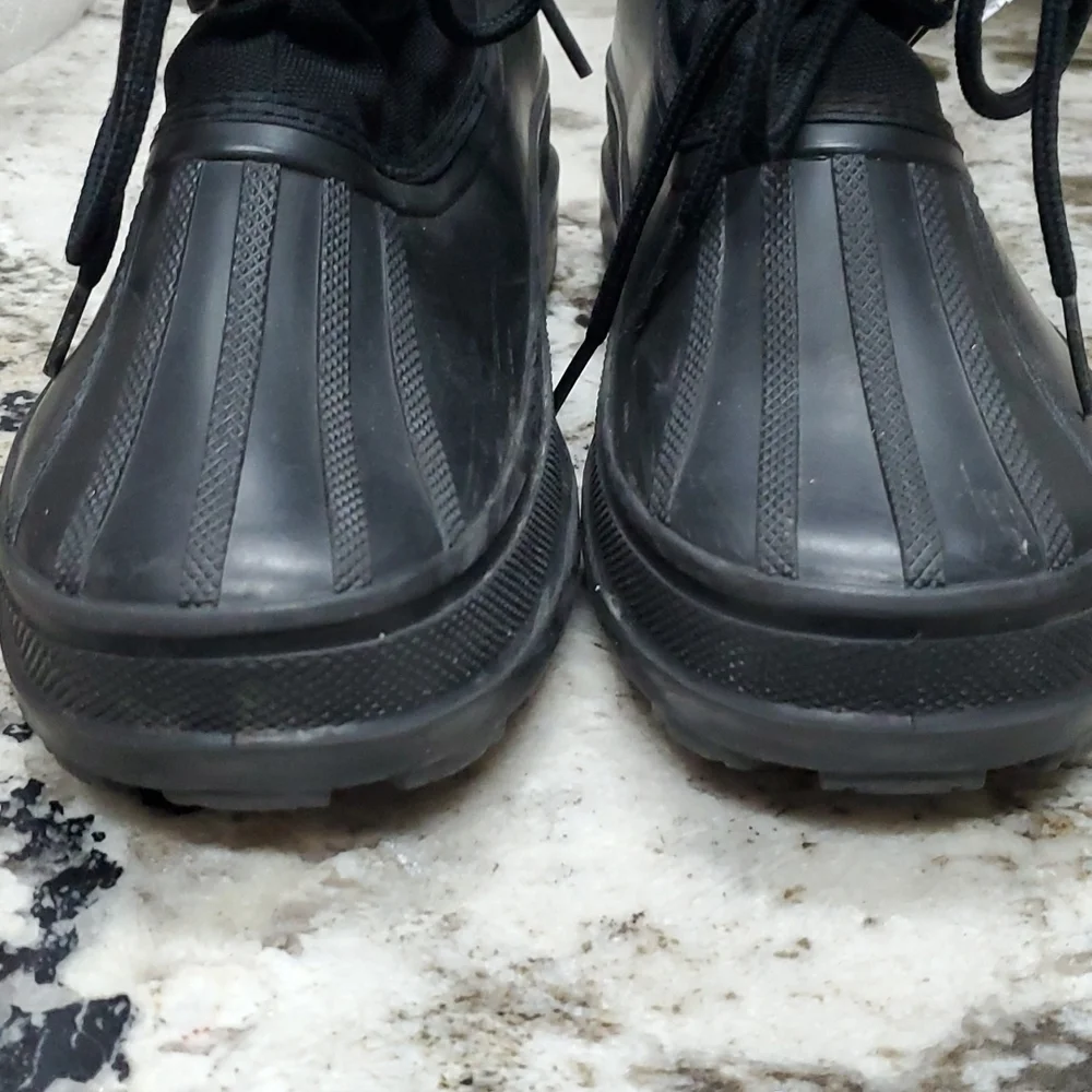 Yukon Avalance Boots Size 6 all weather black size 6 has flaw rain snow